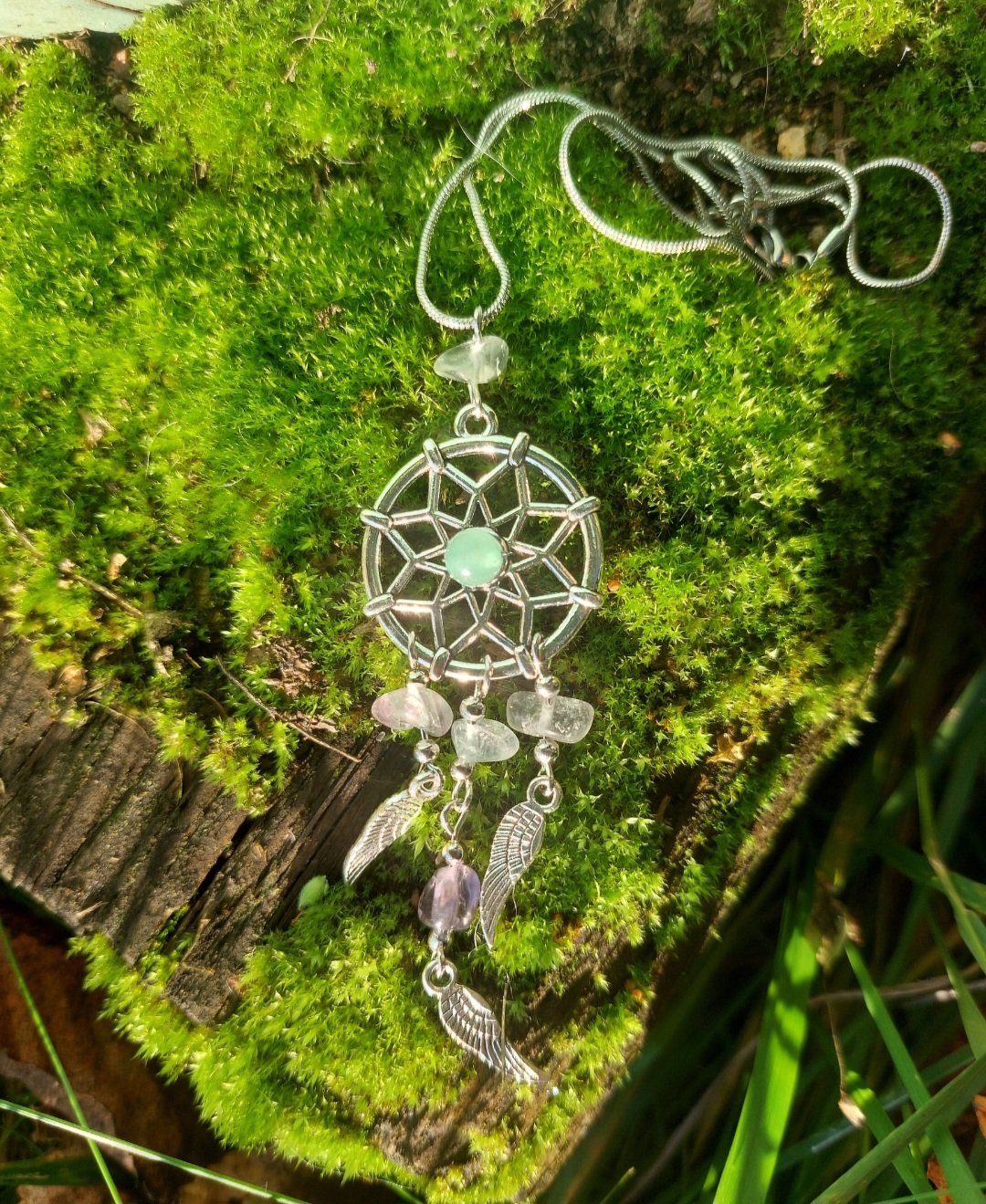 Fluoriitti kaulakoru unisieppari